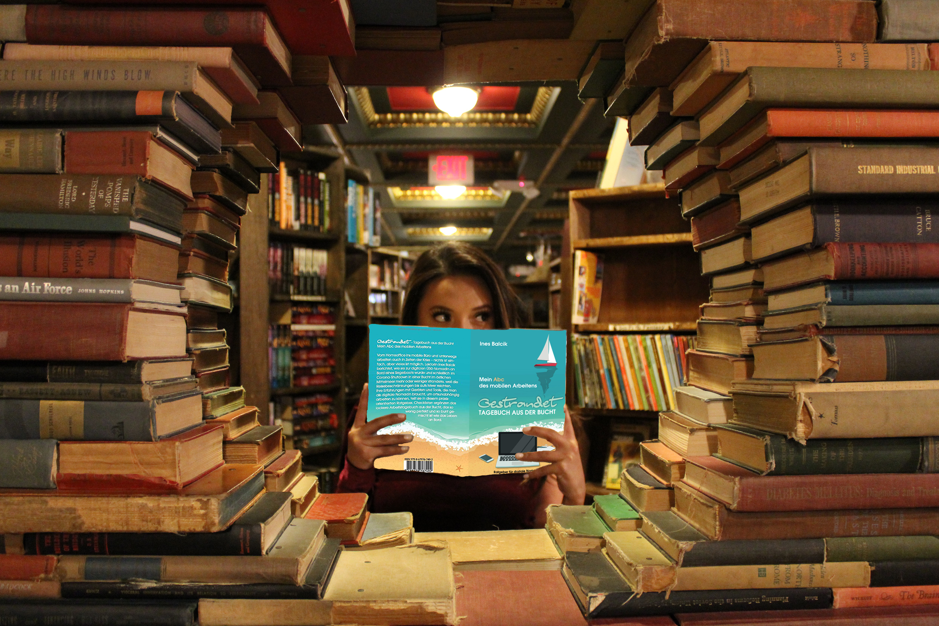 Eine Frau, die ein Buch liest